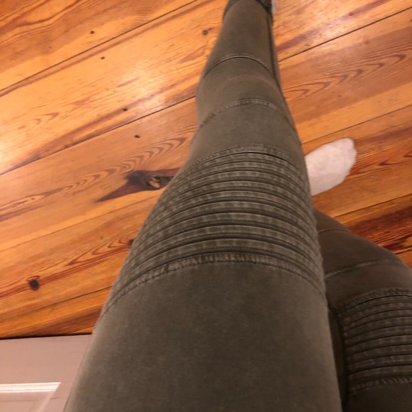 Dark green leggings! - Picture 2 of 2